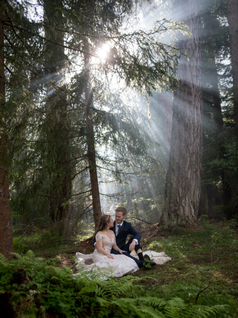 Bryllupsfotografen på oppdrag i bymarka Trondheim